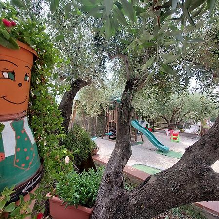 Parco Esmeralda - Family Residence E Breakfast マリーナ・ディ・カメロータ エクステリア 写真