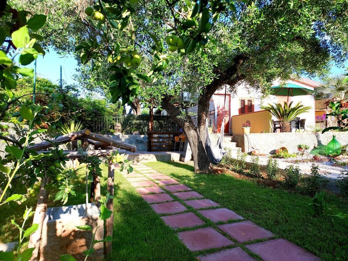 Parco Esmeralda - Family Residence E Breakfast マリーナ・ディ・カメロータ エクステリア 写真