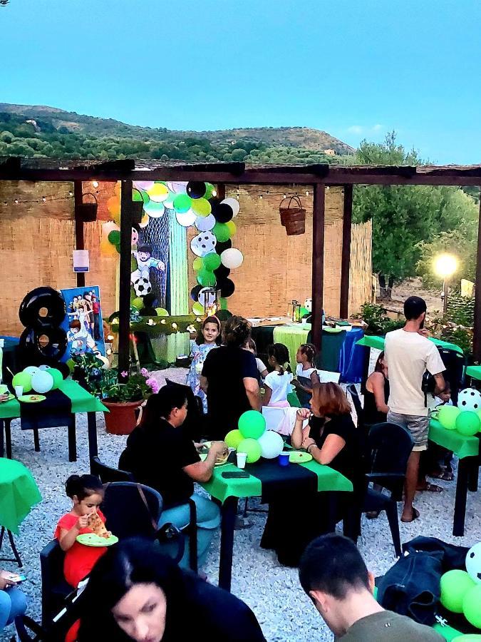 Parco Esmeralda - Family Residence E Breakfast マリーナ・ディ・カメロータ エクステリア 写真