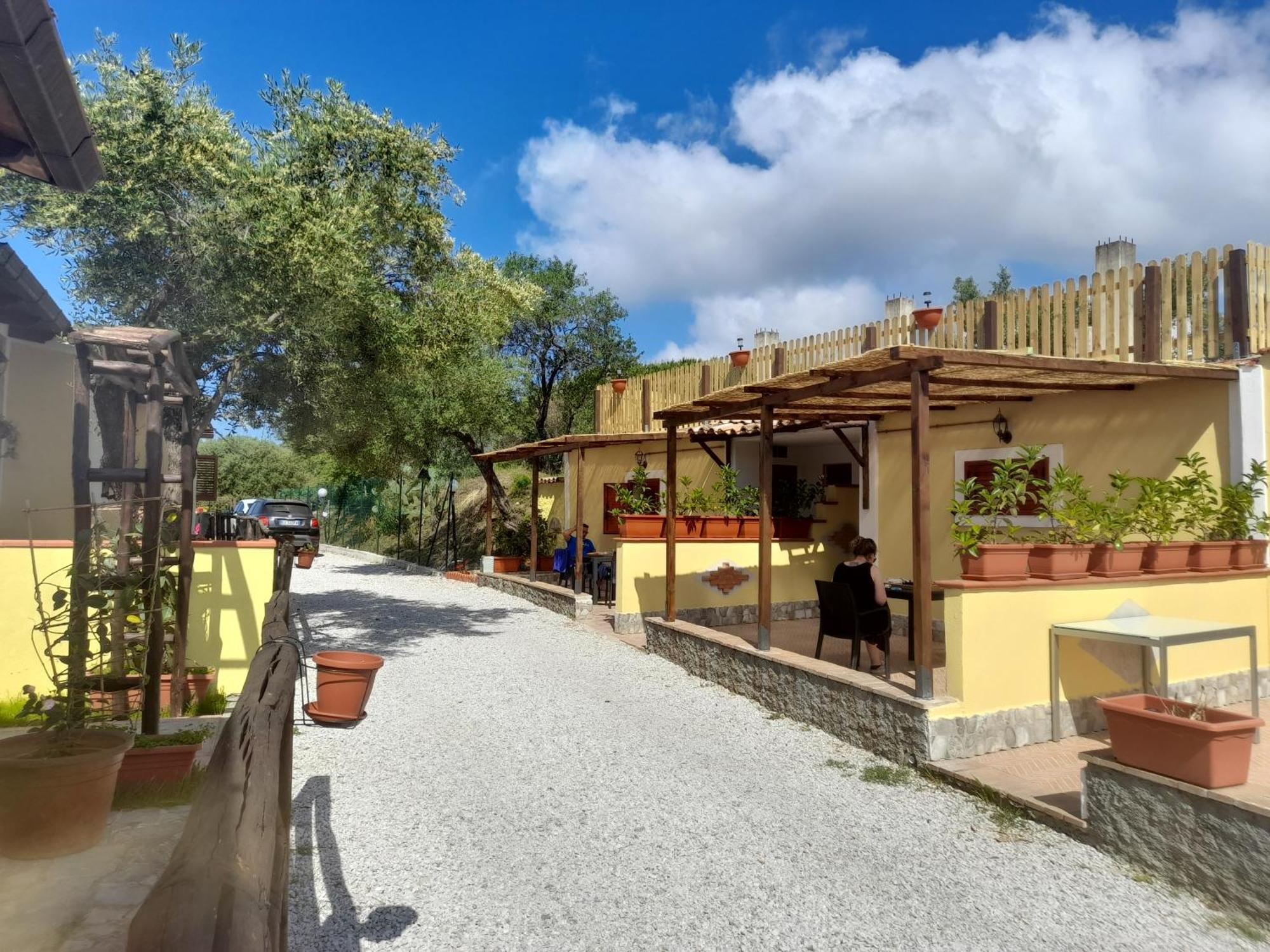 Parco Esmeralda - Family Residence E Breakfast マリーナ・ディ・カメロータ 部屋 写真